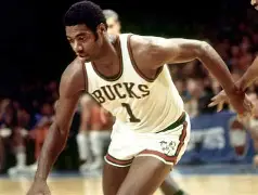 欧宝体育官方-雄鹿阵容名单